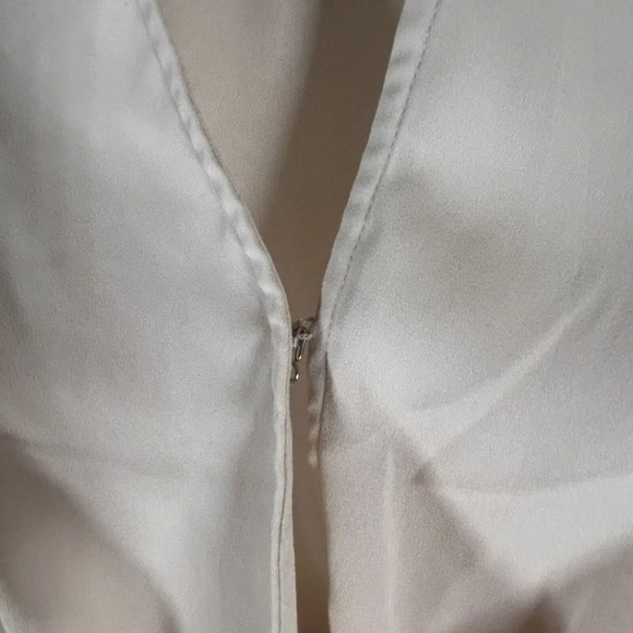 Express Blouse Women's XS Cream Short Sleeve Vneck Semi Sheer Top - Picture 4 of 10